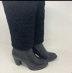 👢 UGG  [ Sizes 5 and 5.5] Brand New in Box